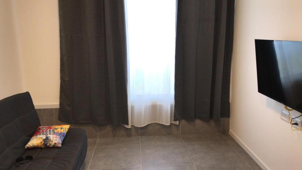 Isramax Low-Cost Apartment Near The Sea. Bat Yam Ngoại thất bức ảnh