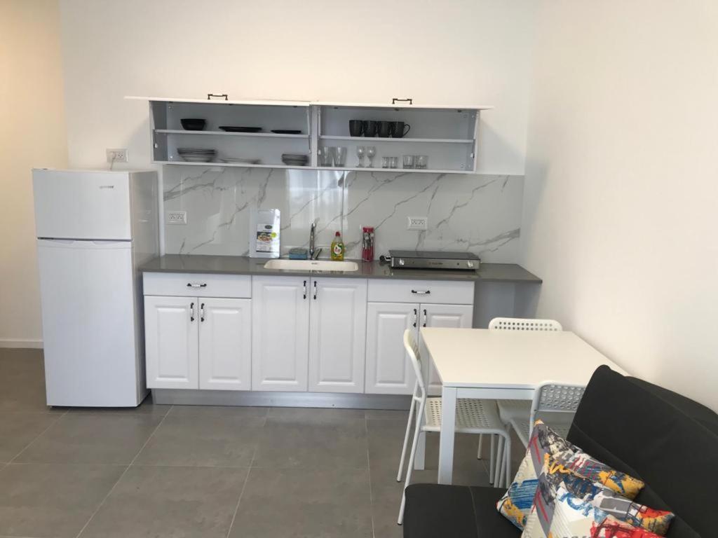 Isramax Low-Cost Apartment Near The Sea. Bat Yam Ngoại thất bức ảnh